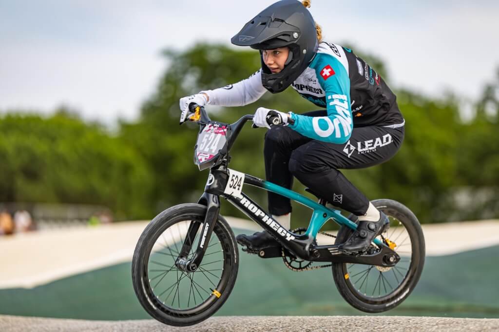 BMX-Fahrerin Inès Claessens in Action